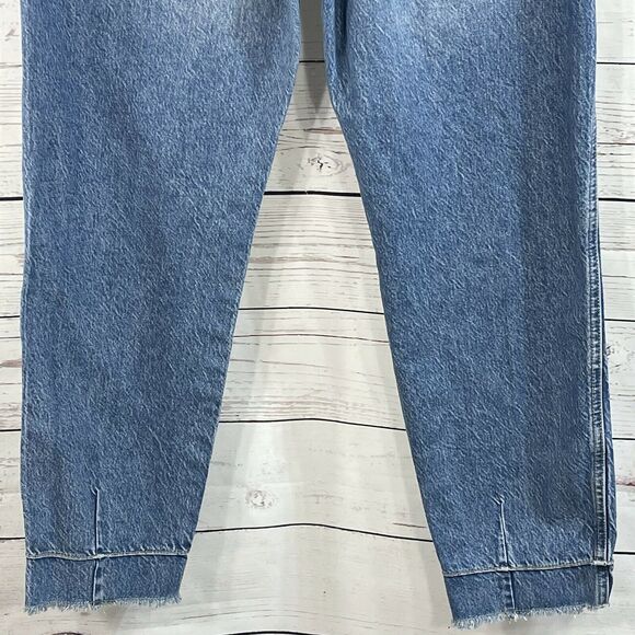 We The Free People SZ 31 Mom Jeans High-Rise Raw Stacked Hems Faded Pockets Blue - Picture 6 of 11